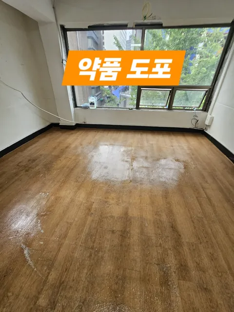 카펫타일 철거 후 바닥 본드 제거와 바닥기계세척 (수도권 현장) 사진 2