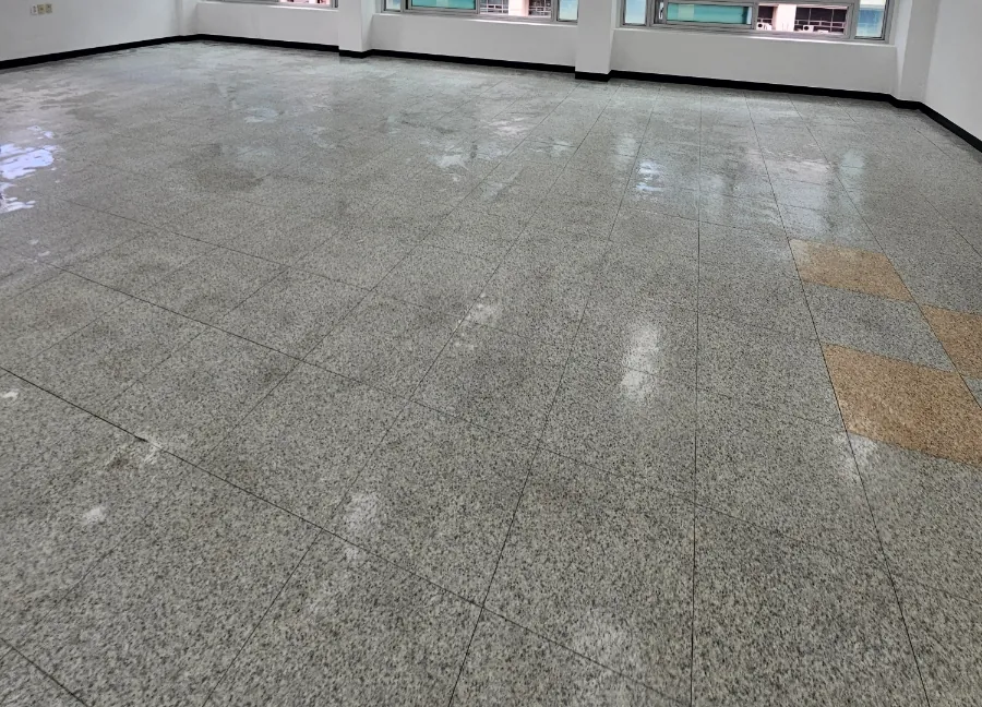 작업 후 — 기계세척을 마친 사무실 바닥